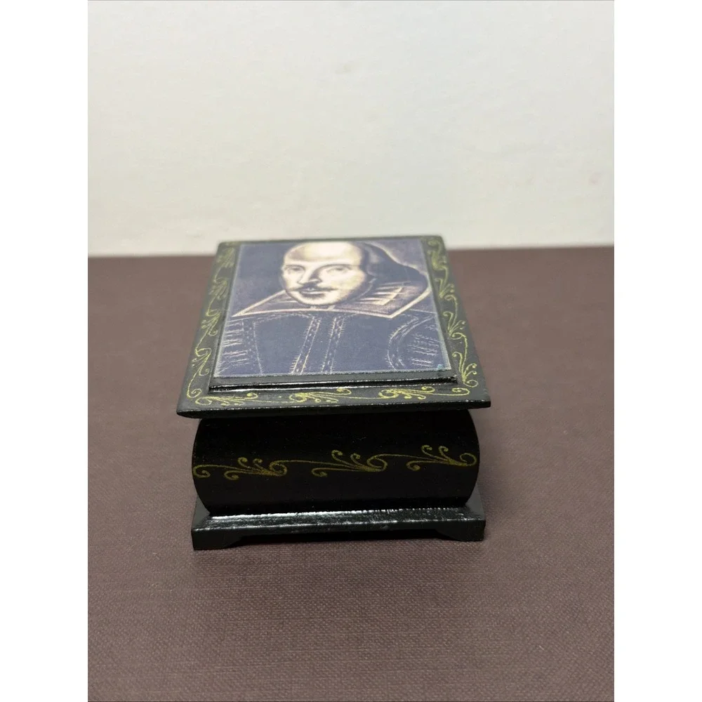 Vintage Russian Lacquer William Shakespeare Portrait Trinket Box Rare Keepsake